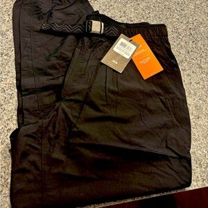 Mountain hardwear hiking / water pants . New with tags  size M  black